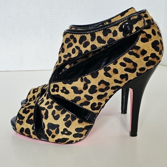 Betsy Johnson Leopard Print Heels - Picture 2 of 12